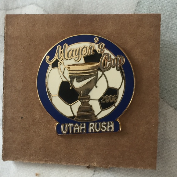 Soccer Champ Utah Mayor's Cup Enamel Pin 2006 - Picture 3 of 4